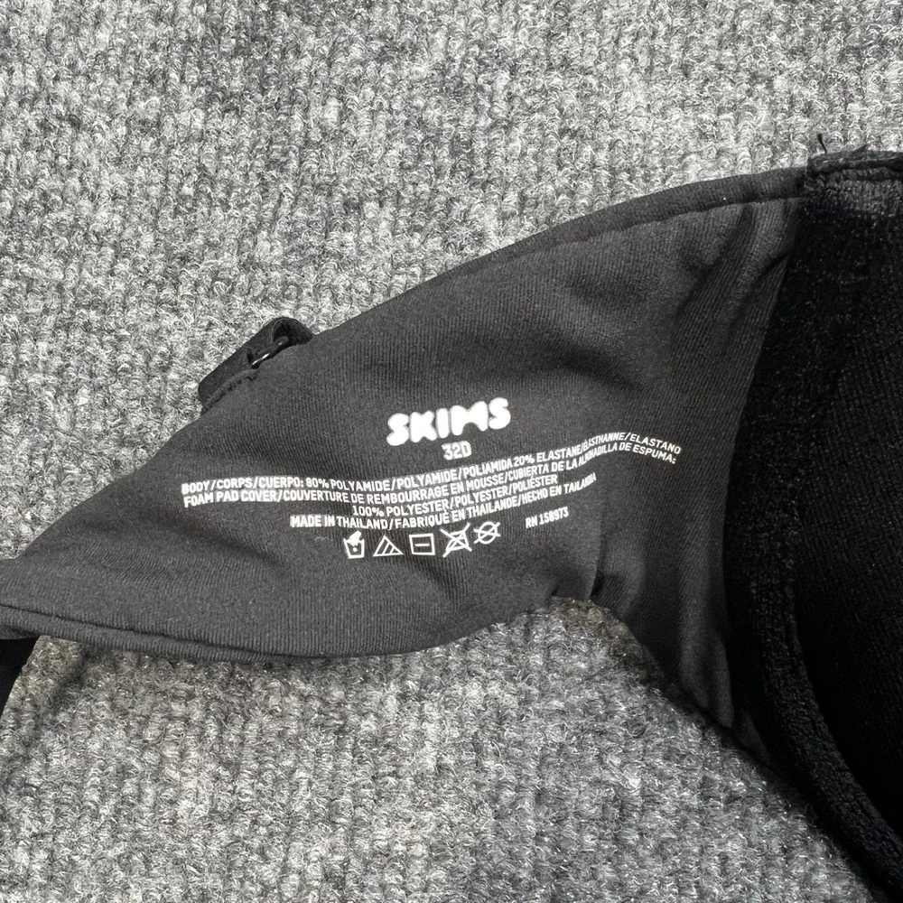 SKIMS 32D Black T-shirt Bra Padded Underwire‎ Adjustable Straps Everyday Comfort - Picture 3 of 3